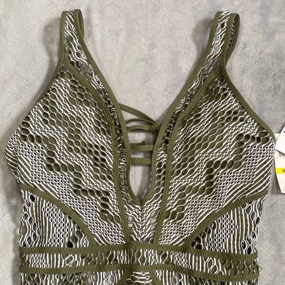 Becca by Rebecca Virtue one piece - Picture 2 of 11